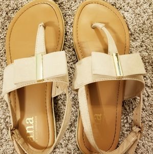 Bow sandals
